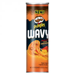 Рифленые чипсы Pringles Вэйви со вкусом копченного чеддра 137 грамм