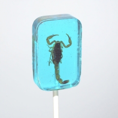 Леденец HOTLIX с настоящим скорпионом со вкусом черники 31 грамм